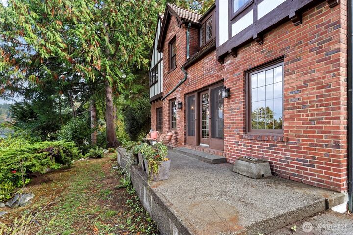 Property Photo:  16349  Maplewild Avenue SW  WA 98166 