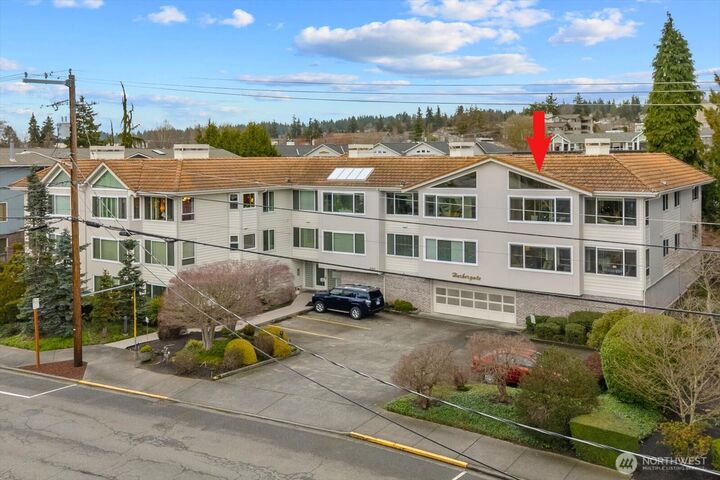 Property Photo:  233  3rd Avenue S 305  WA 98020 