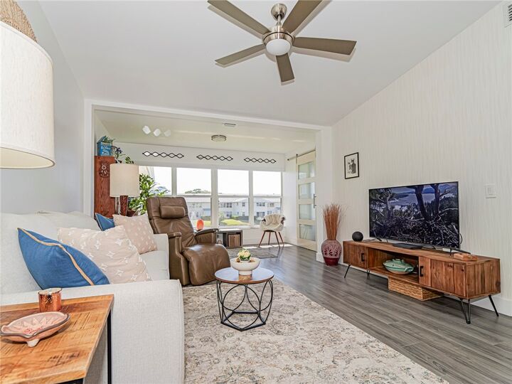 Property Photo:  675 W Lake Jasmine Circle 206  FL 32962 