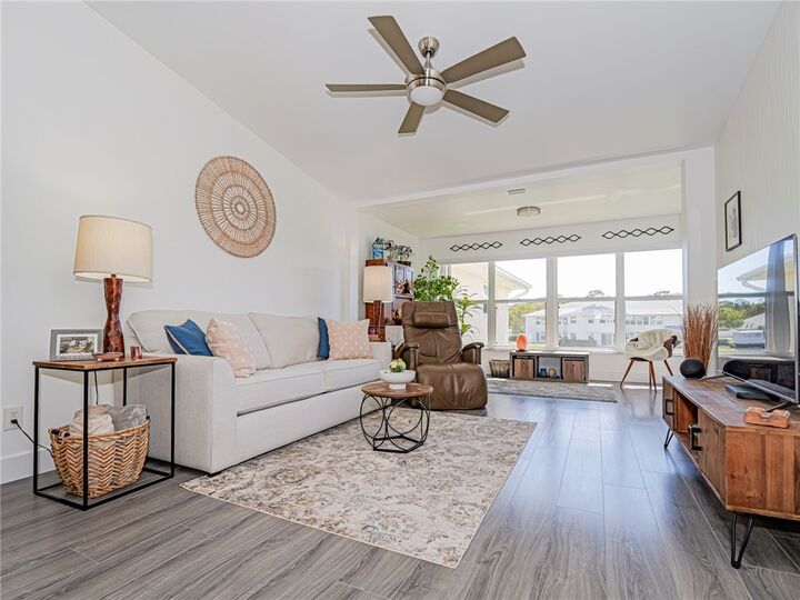 Property Photo:  675 W Lake Jasmine Circle 206  FL 32962 