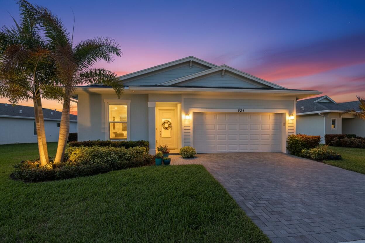 Property Photo: 524 SE Mulberry Way FL 34984