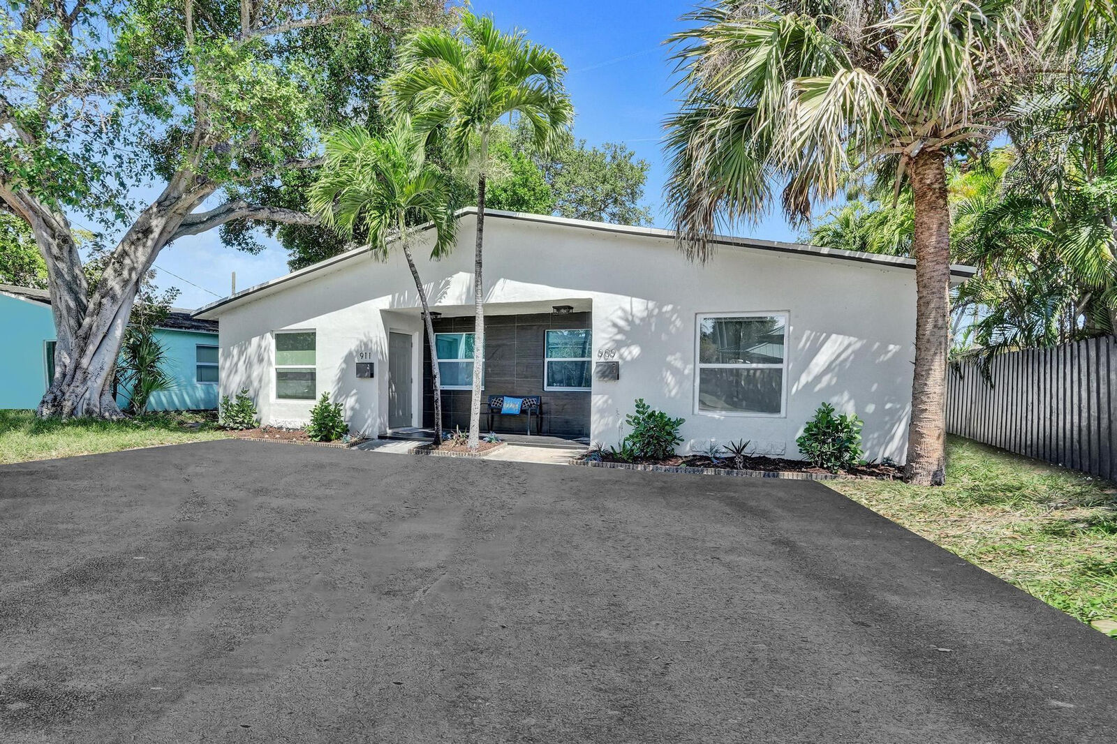 Property Photo: 909 SW 16th Street FL 33315