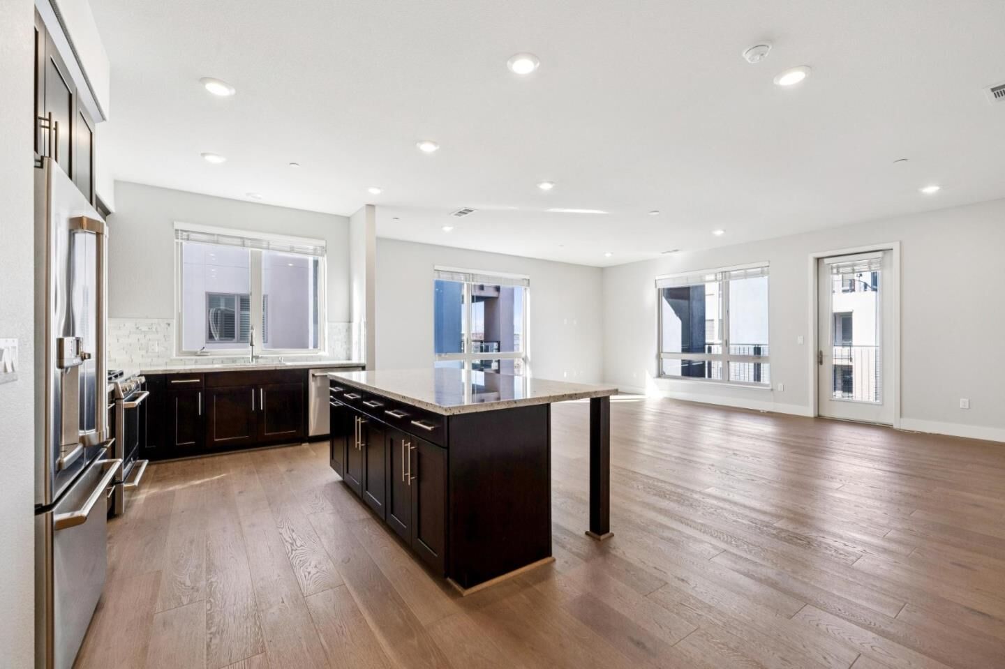 Property Photo:  1028 Foster Square Lane 305  CA 94404 