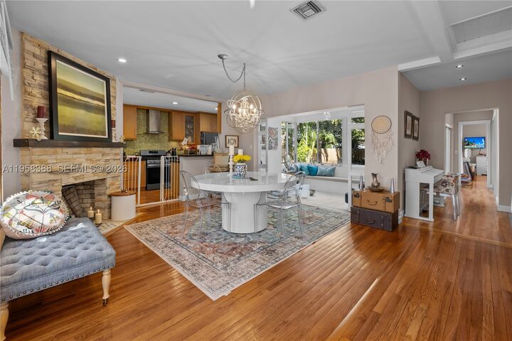 Property Photo:  