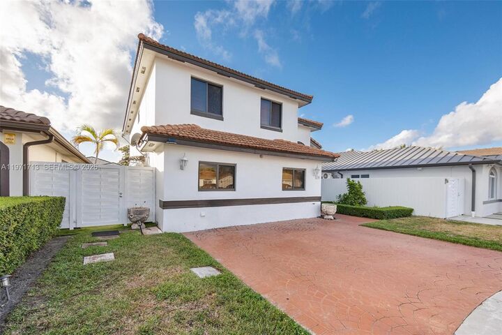 Property Photo:  1140 SW 85th Ct  FL 33144 