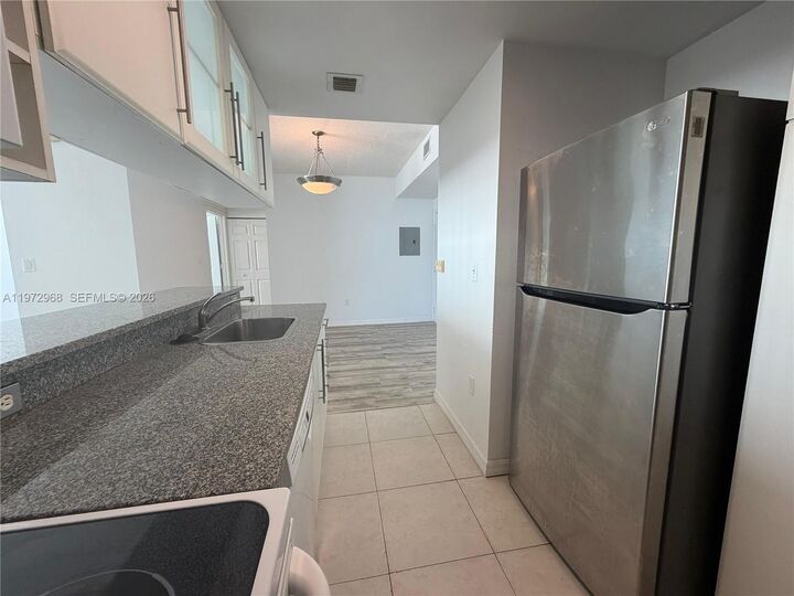 Property Photo: 275 NE 18th St 2009 FL 33132