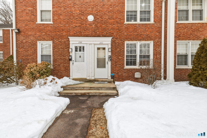 Property Photo:  28 Garden Drive Apt J  CT 06040 