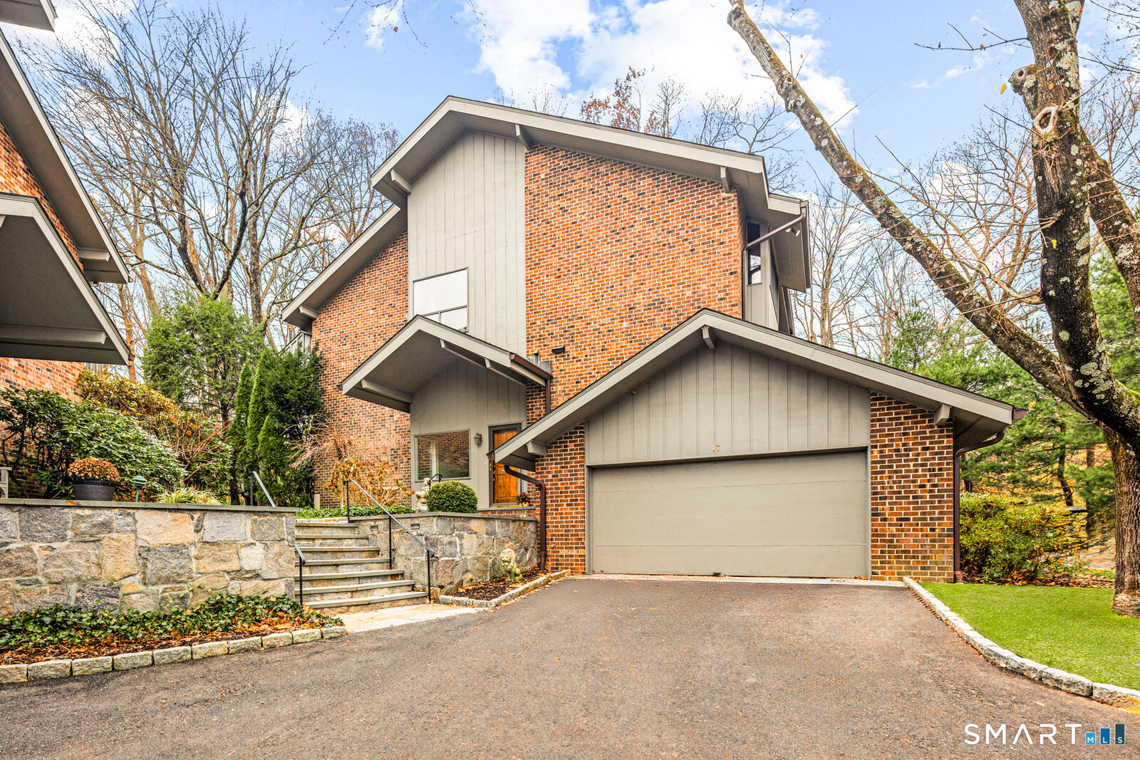 Property Photo:  377 Main Street Apt 17  CT 06840 