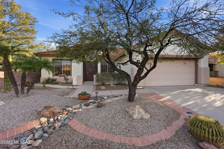 Property Photo:  8083 W Greensleeves Way  AZ 85743 
