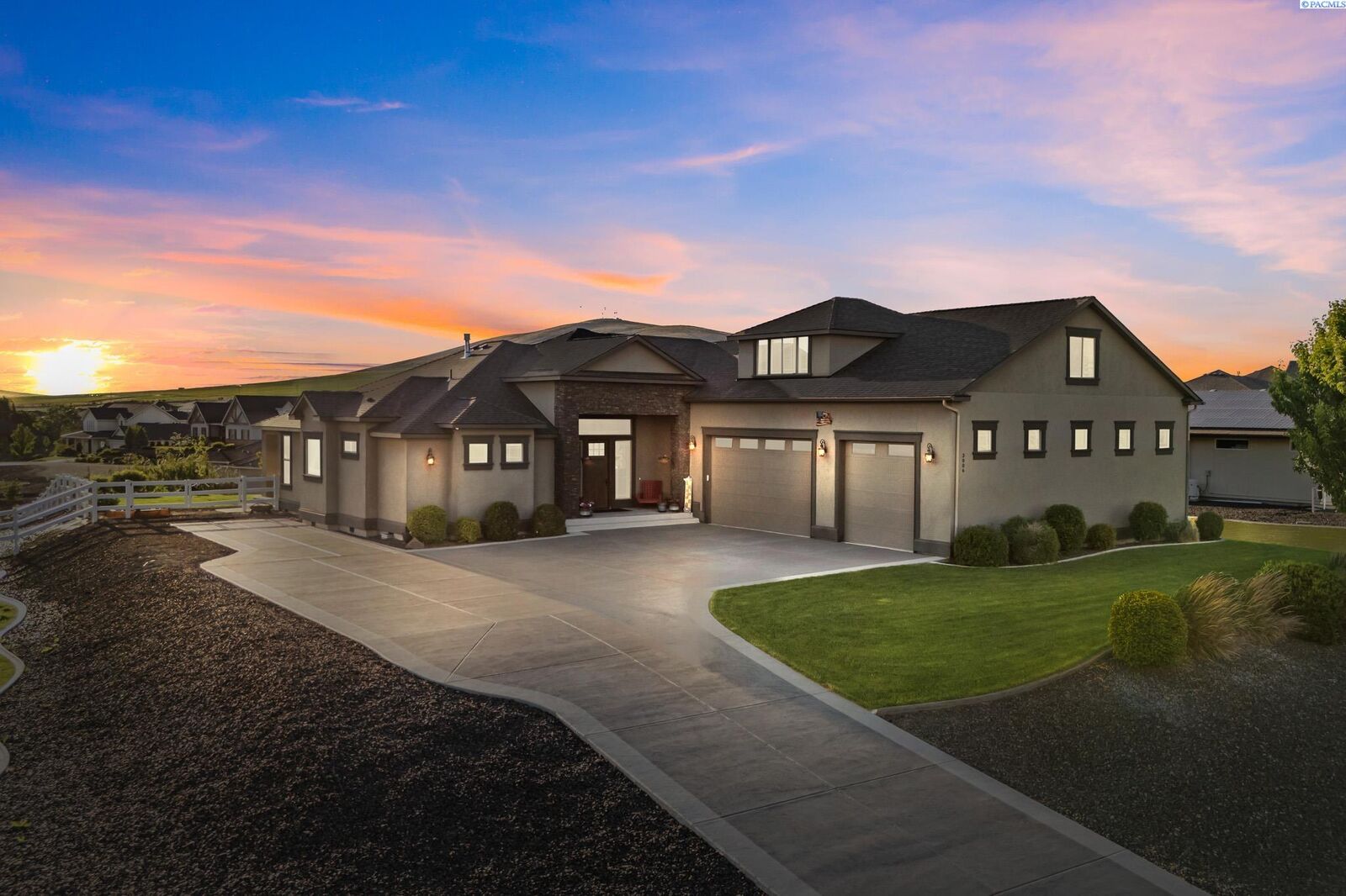 Property Photo:  3006 N Bermuda Rd  WA 99338 