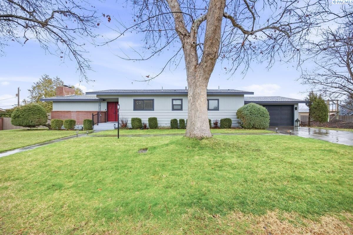 Property Photo:  2603 S Everett Pl  WA 99337 