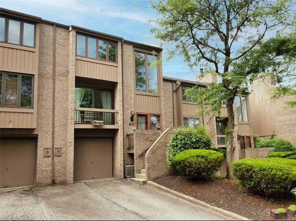 Property Photo: 132 Locust Ct PA 15237