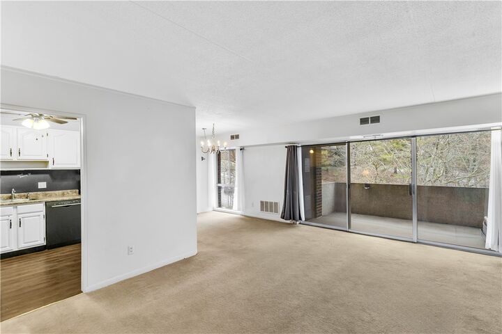 Property Photo: 2401 Charlemagne Cir PA 15237