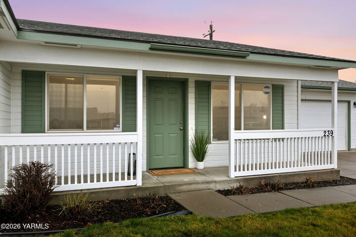 Property Photo:  239 Joyce Pl  WA 98908 