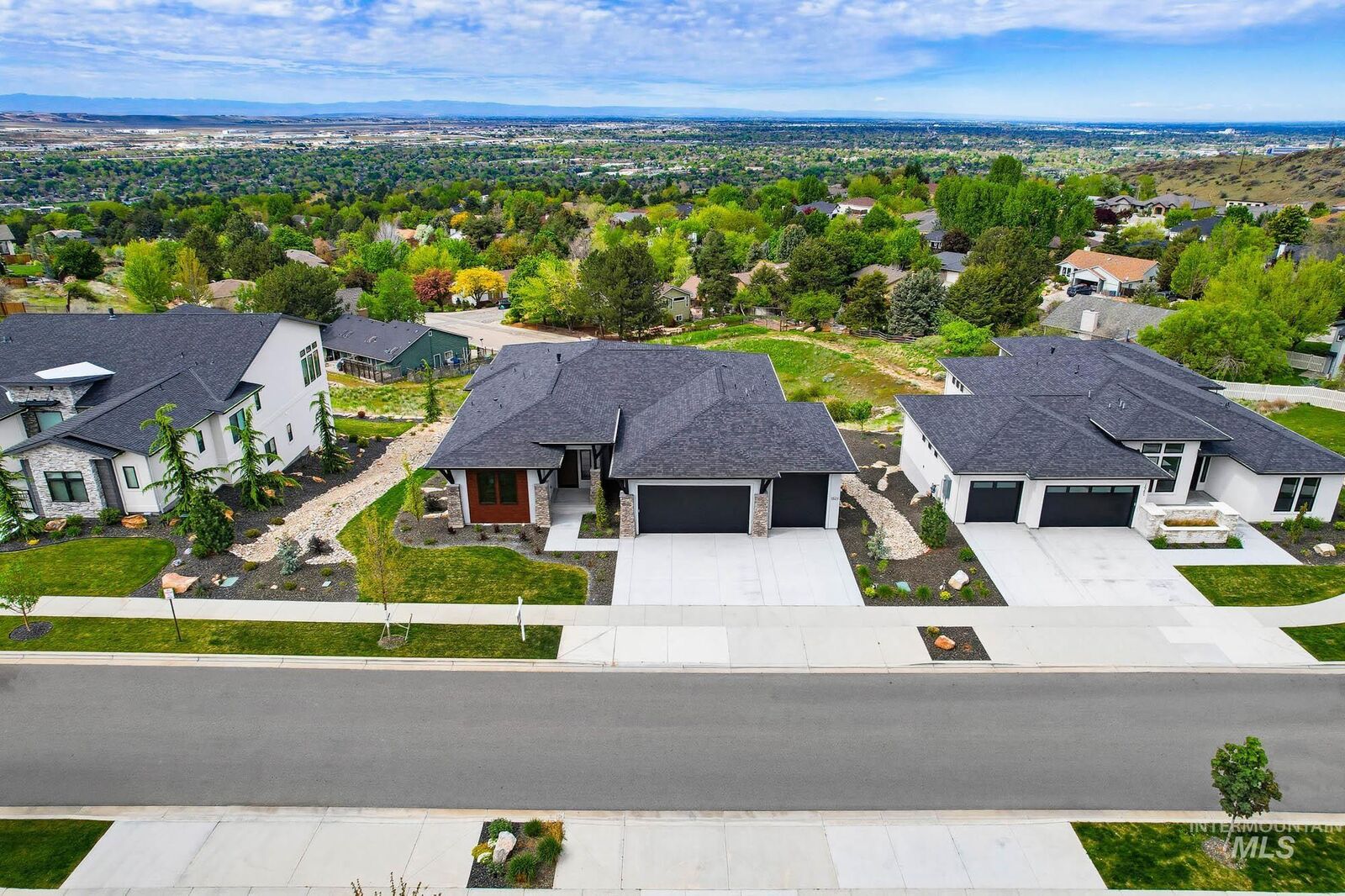 Property Photo: 1521 S Trent Point Way ID 83712