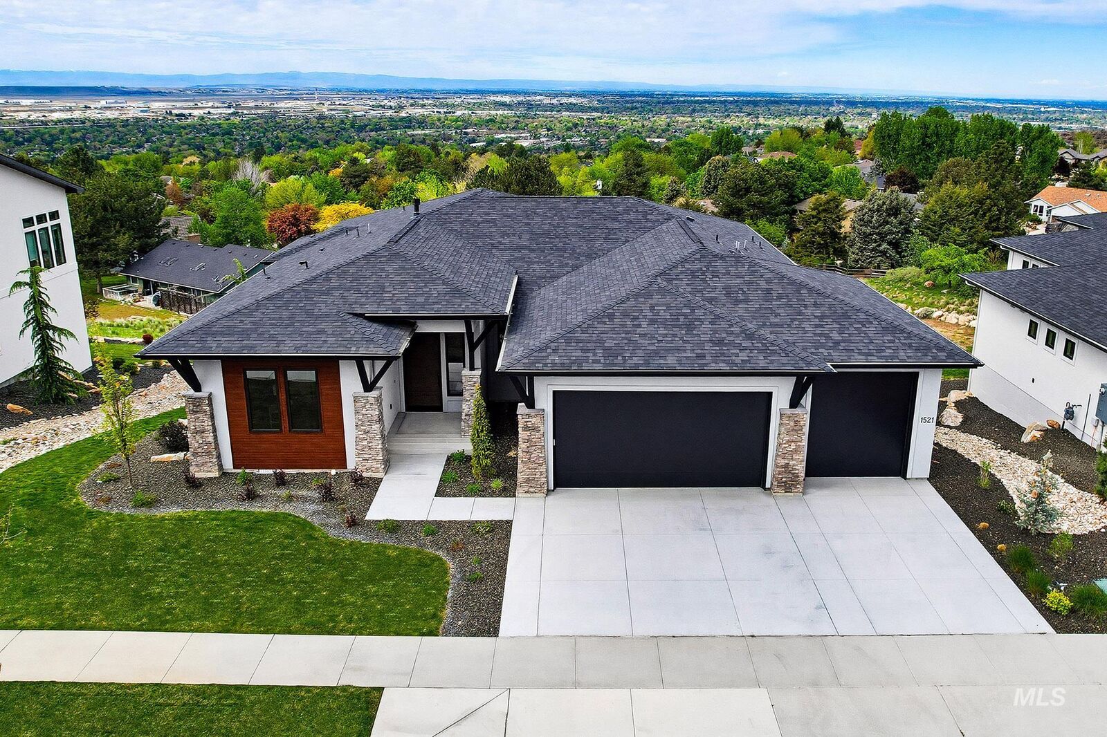 Property Photo:  1521 S Trent Point Way  ID 83712 