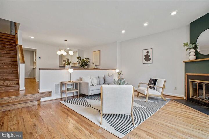 Property Photo:  1682 Oak Street NW 19  DC 20010 