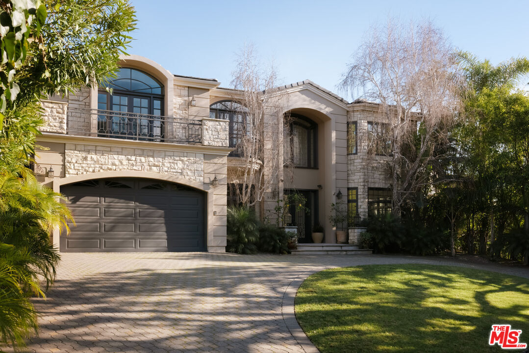 Property Photo:  1202 San Vicente Blvd  CA 90402 