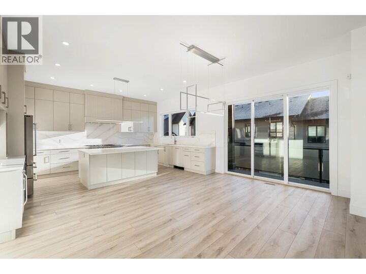 Photo de la propriété:  3552 Monson Crescent  BC V3B 0S2 