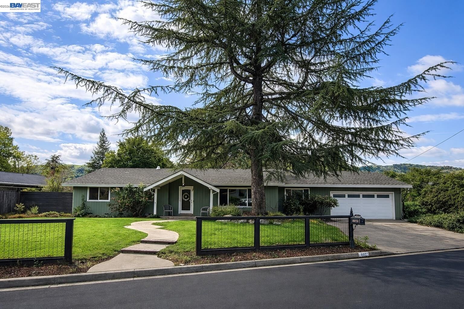 Property Photo: 607 Brookside Dr CA 94526
