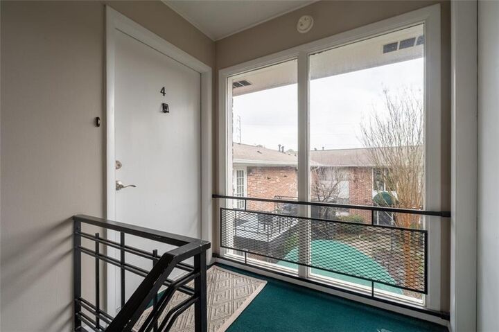 Property Photo:  4266 Roswell Road NE E4  GA 30342 