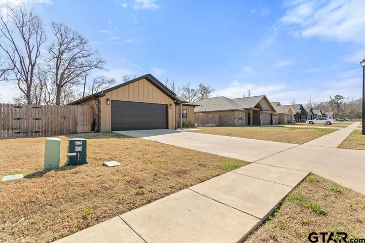 Property Photo:  17110 Crossing Circle  TX 75771 