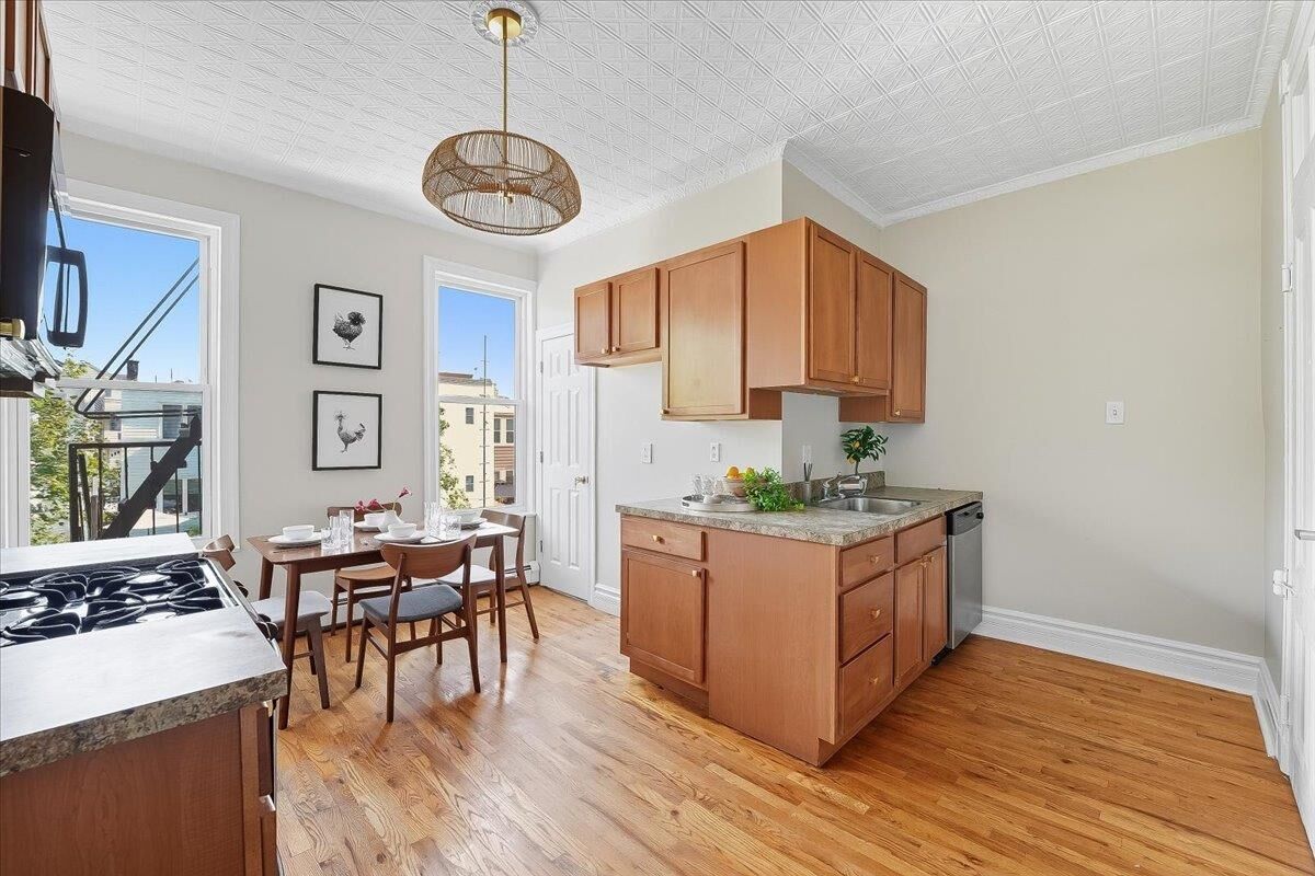 Property Photo:  198 Bowers St 3  NJ 07307 