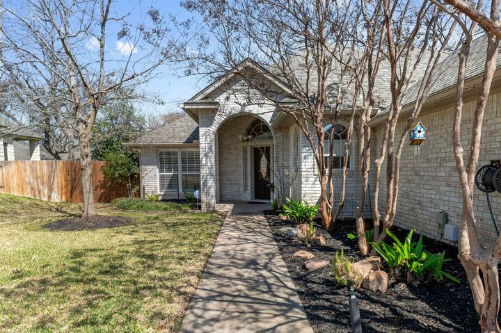 Property Photo: 356 Mahan Street TX 78654