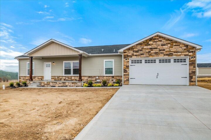 Property Photo:  831 Sam Black Road  KY 40741 