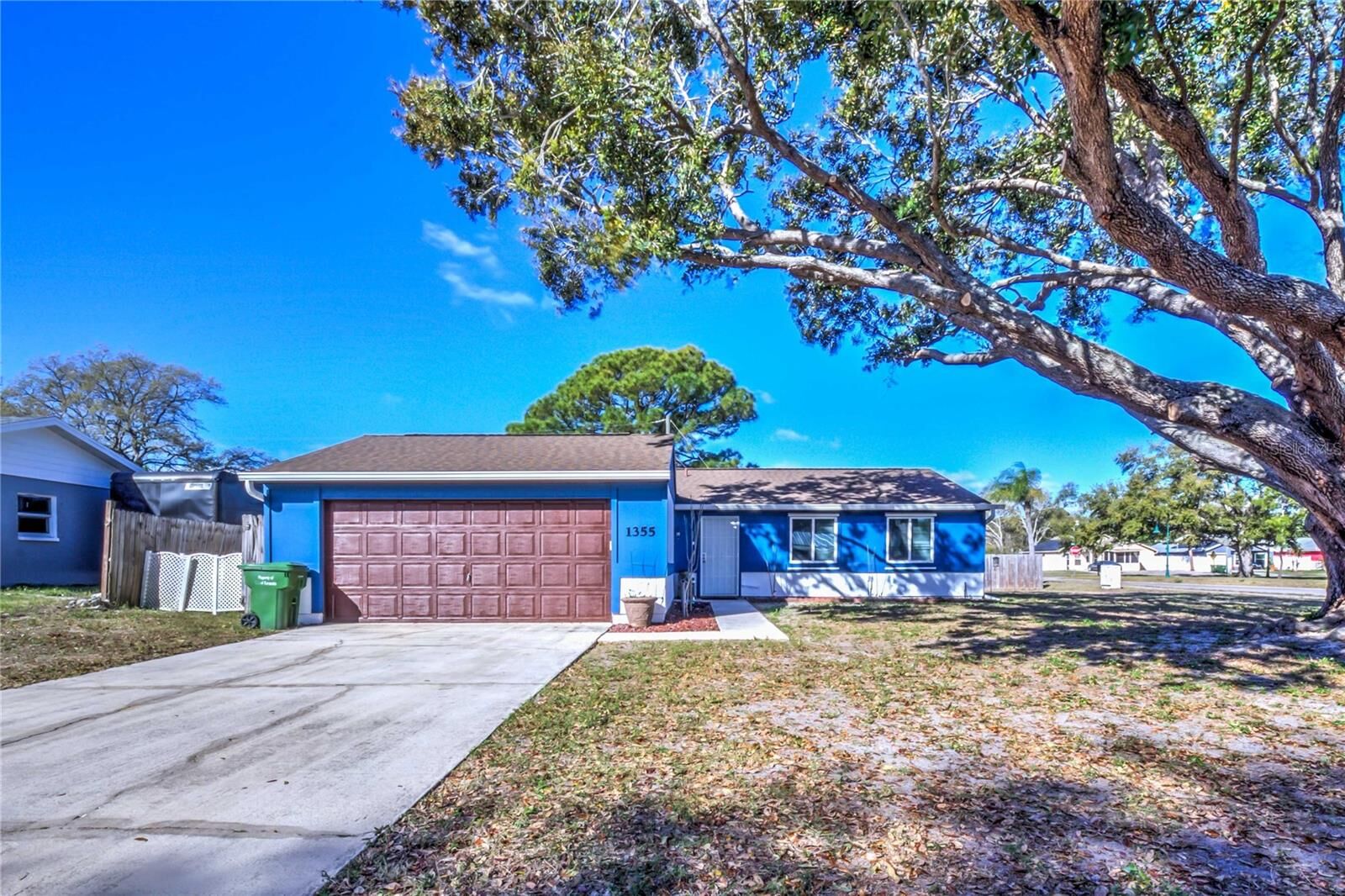 Property Photo:  1355 N Pompano Avenue  FL 34237 