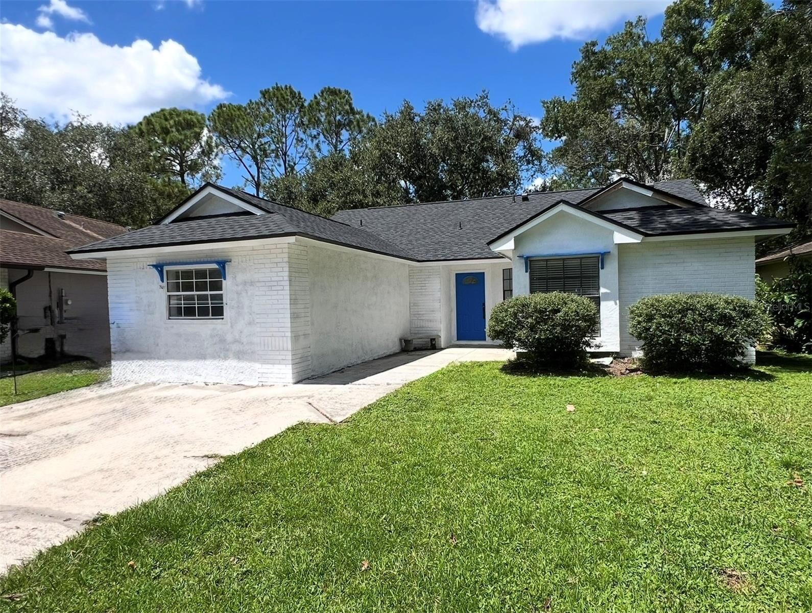 Property Photo: 12824 Dunhill Drive FL 33624