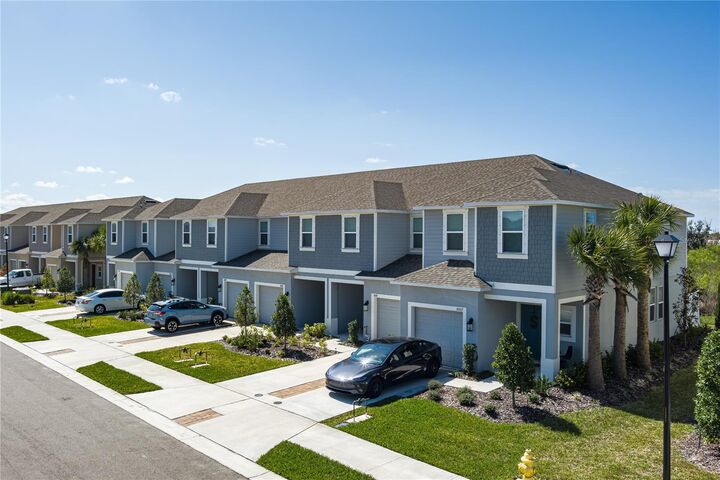 Property Photo:  6011 Whetstone Court  FL 34221 