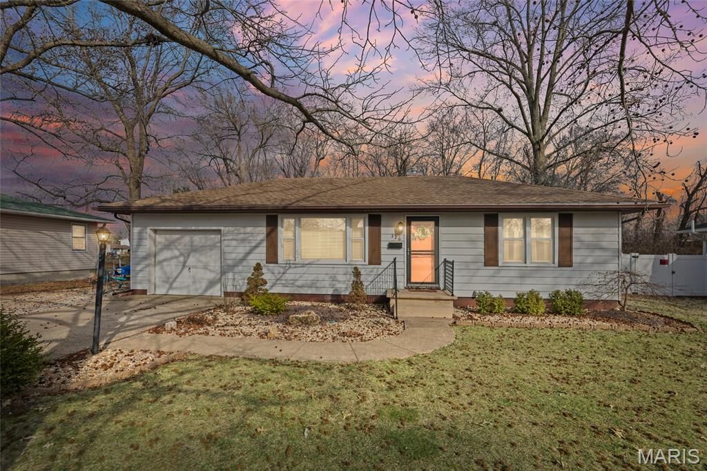 Property Photo:  326 Silver Street  IL 62010 