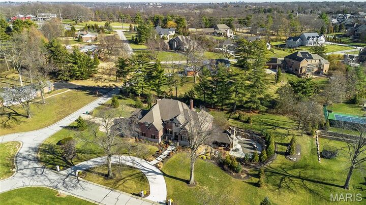 Property Photo: 24 Williamsburg Estates Drive MO 63131