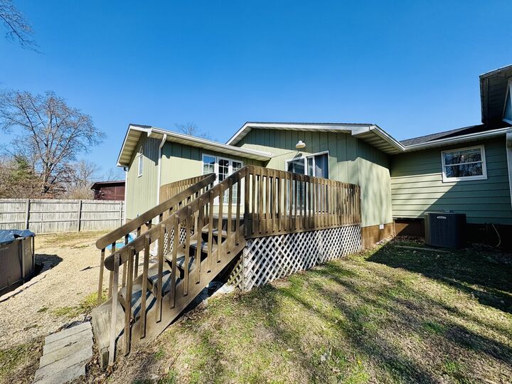 Property Photo: 725 Old Orchard Drive IL 62812