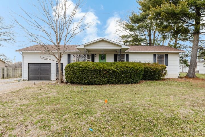 Property Photo:  657 US Route 51  IL 62832 