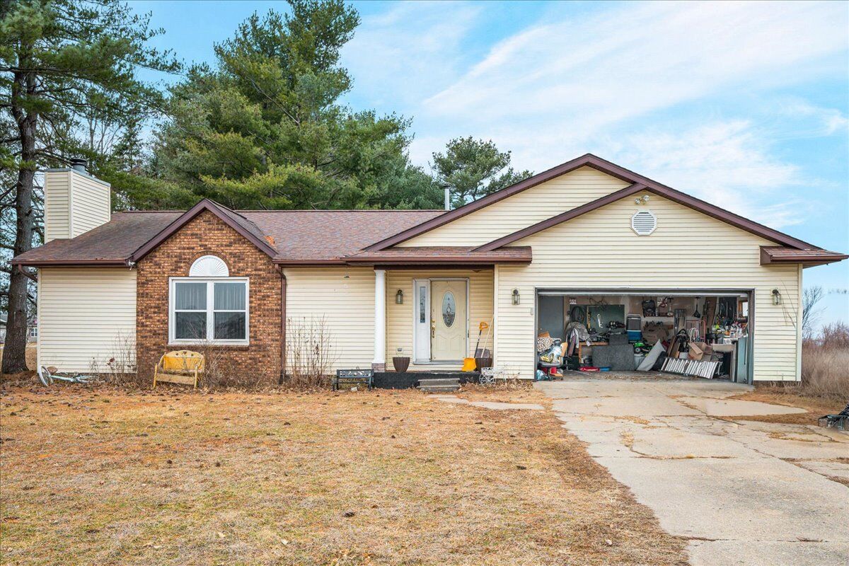 Property Photo:  24100 N County Road 3100 E  IL 61546 