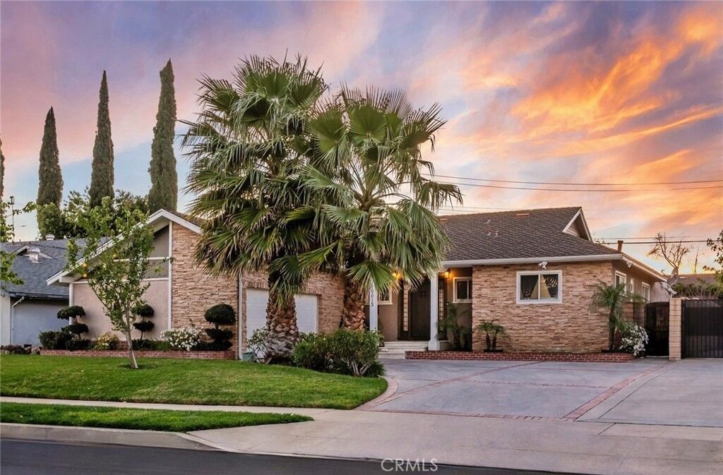 Property Photo:  10015 Petit Avenue  CA 91343 