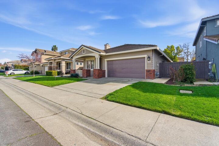 Property Photo:  2138 Sherington Way  CA 95835 