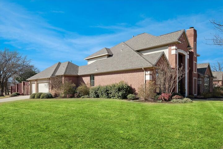 Property Photo: 112 Woodglen Court TX 76092