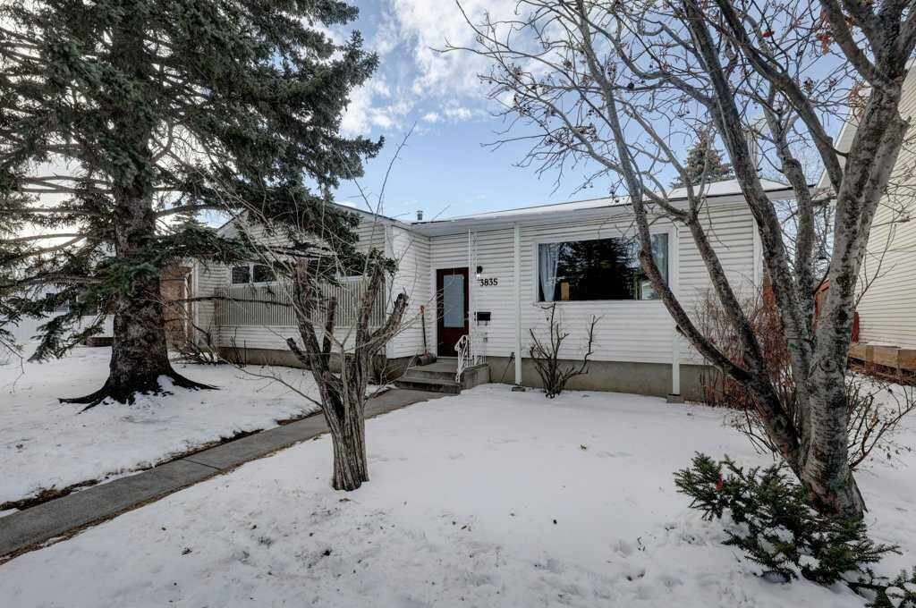 Property Photo:  3835 Varsity Drive NW  AB T3A 0Z3 