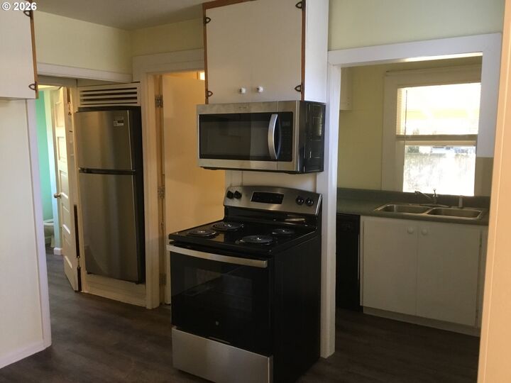 Property Photo:  1224 NE 60th Ave  OR 97213 