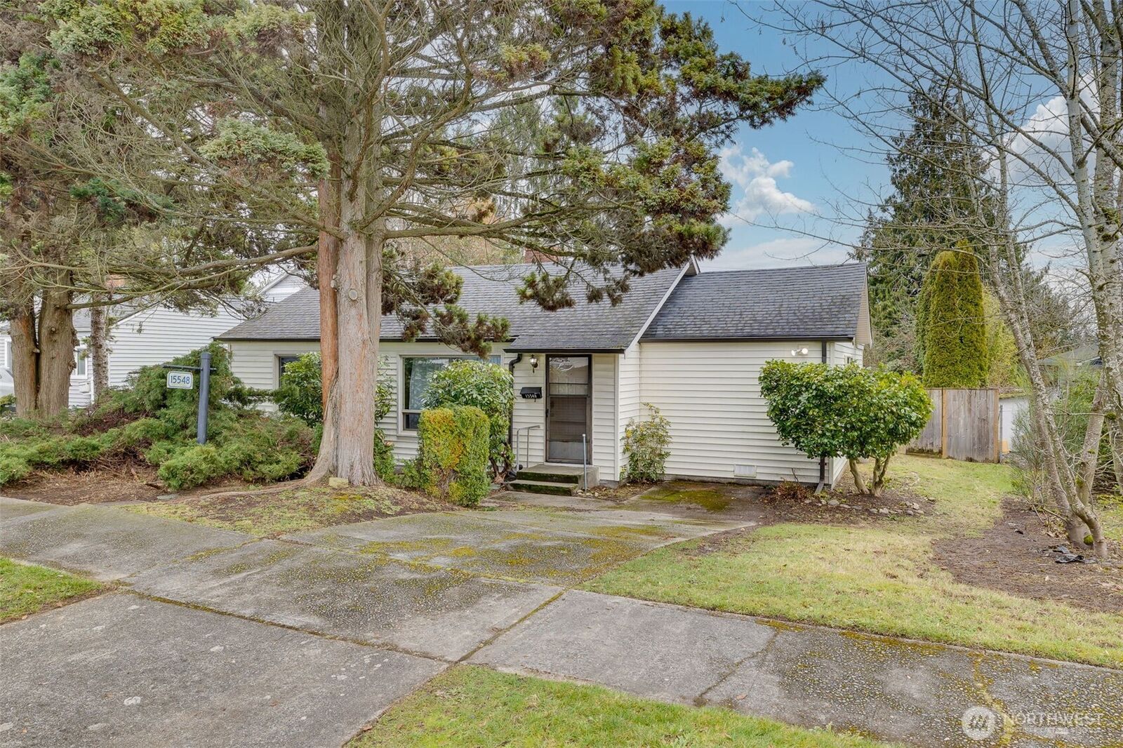 Property Photo:  15548  9th Avenue NE  WA 98155 