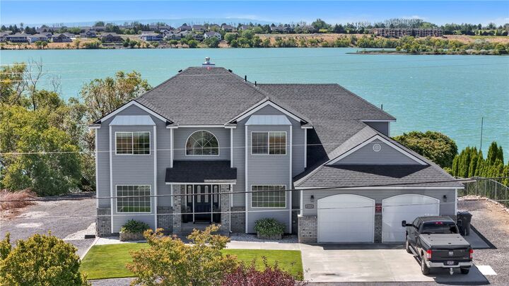 Property Photo:  4114  Shorecrest Drive NE  WA 98837 
