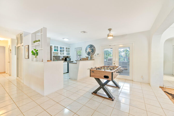 Property Photo:  1574 NE 38th Street  FL 33334 