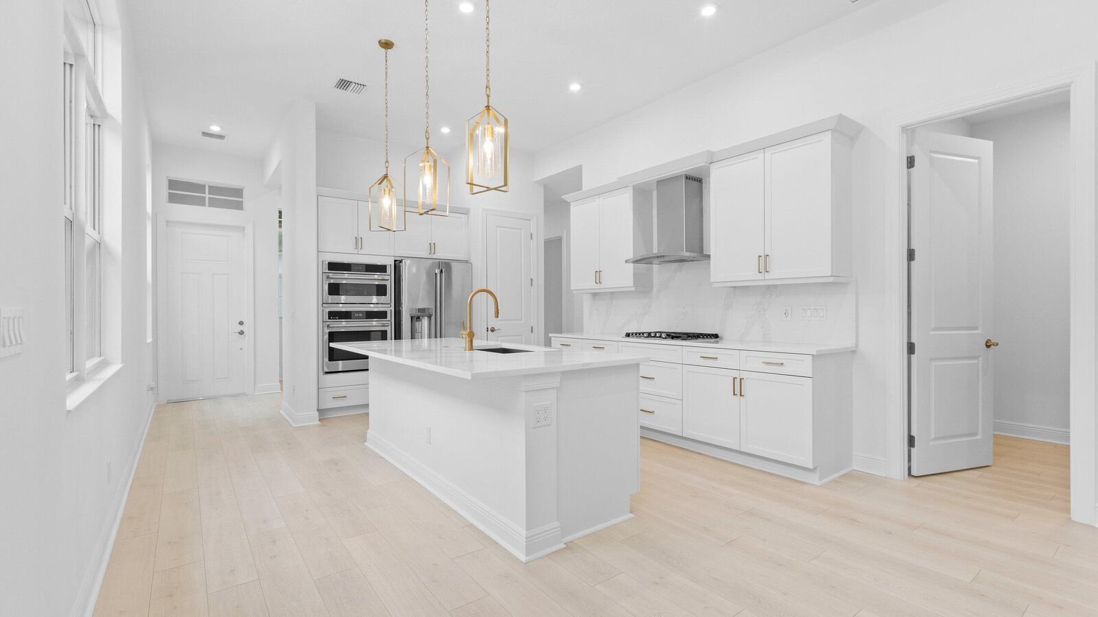 Property Photo:  108 SE Via Tirso  FL 34952 