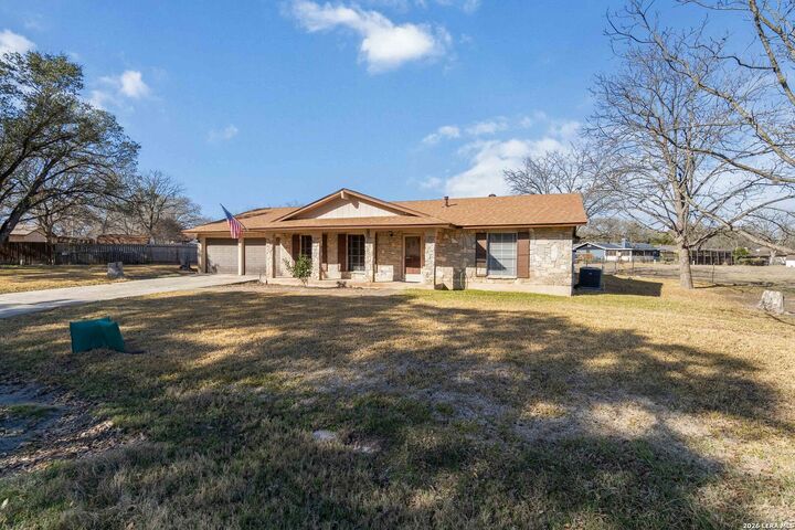 Property Photo: 204 Norris Dr W TX 78109
