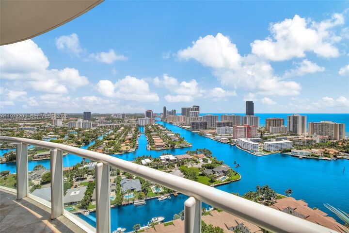 Property Photo:  21200 Point Pl Ph2804  FL 33180 