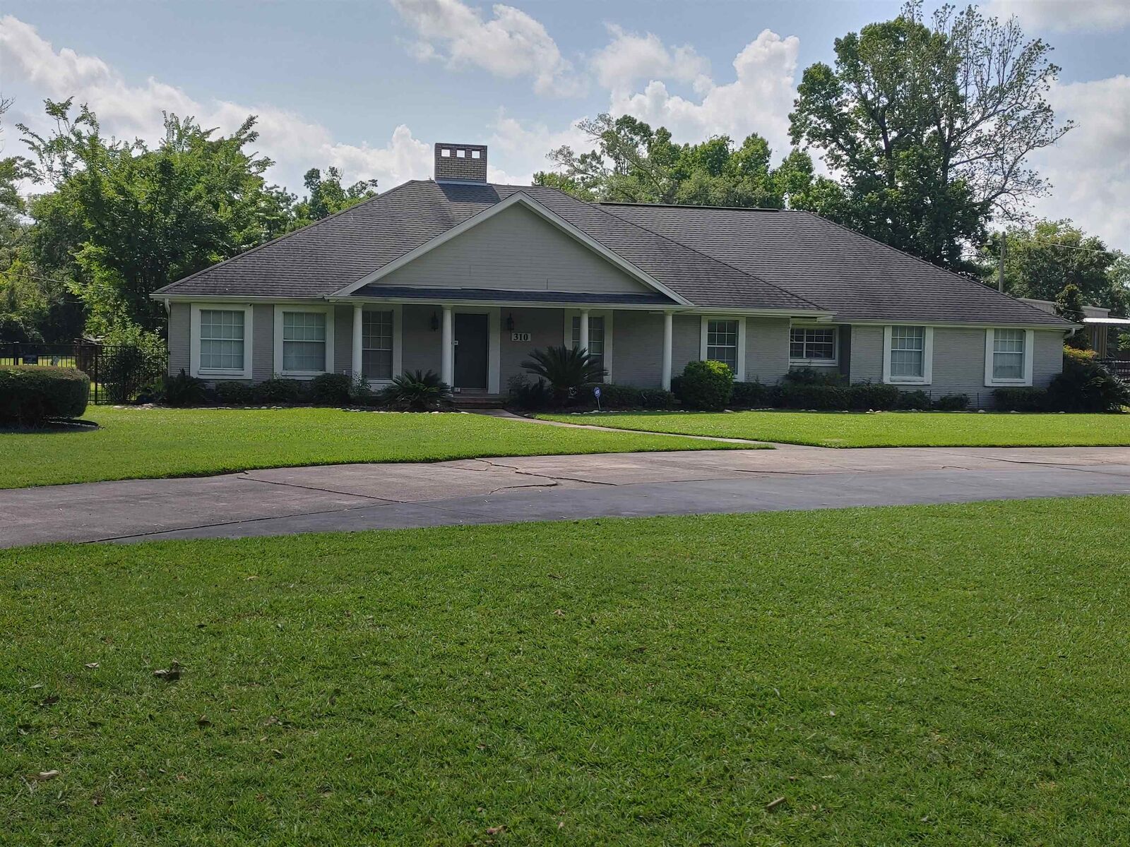 Property Photo: 310 Junker TX 77707