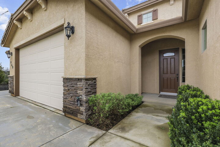 Property Photo: 968 Katmai Place CA 96001